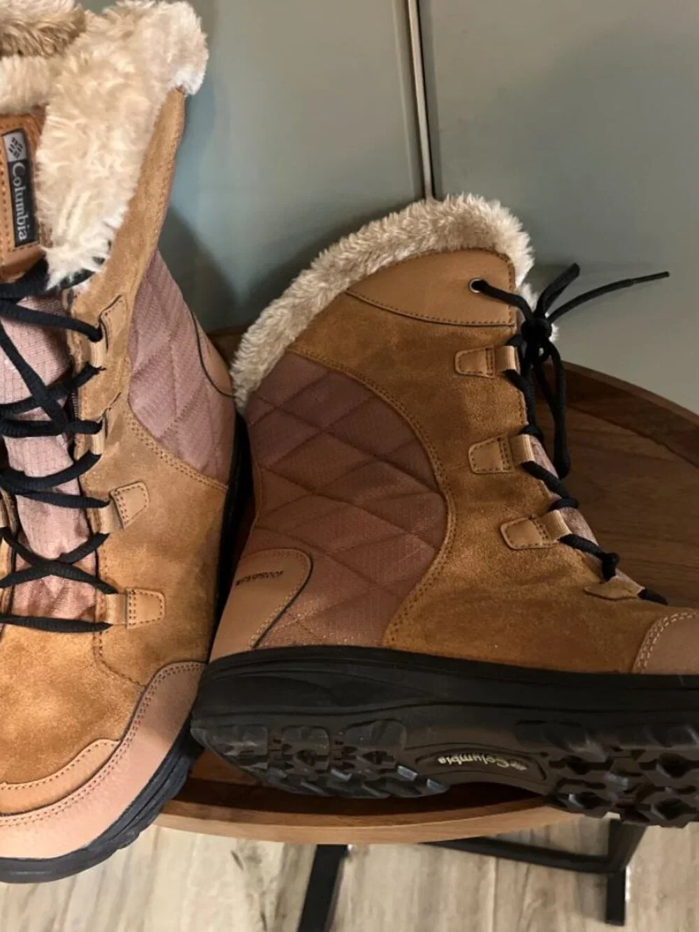 Columbia Women's Snow Boot Waterproof Ice Maiden II Size 11 tan suede, faux fur